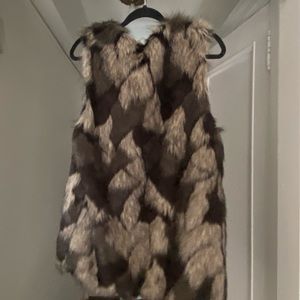 BCBG faux fur vest ! Size small, perfect for fall